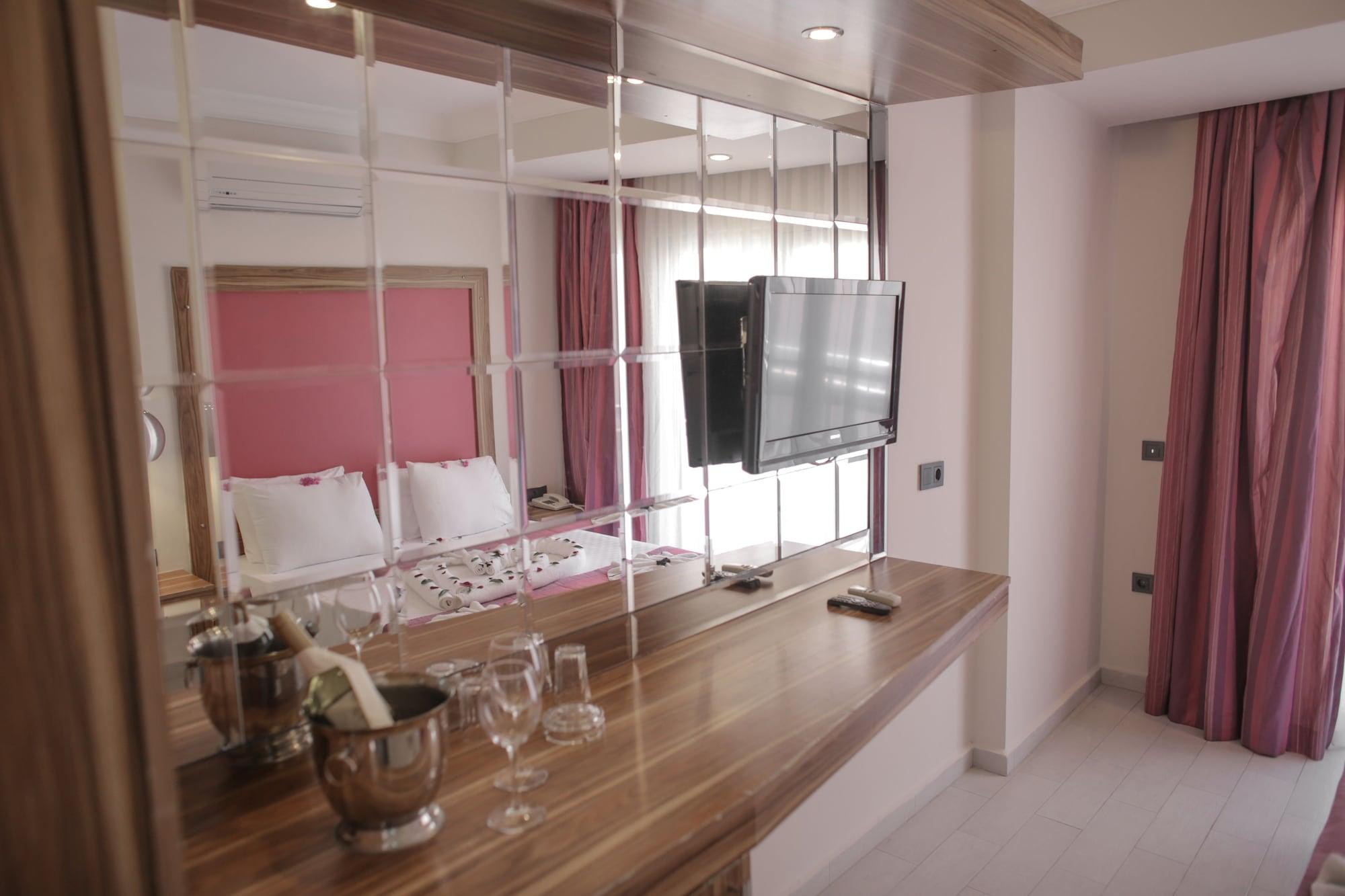 Cle Beach Boutique Hotel 말마리스 외부 사진