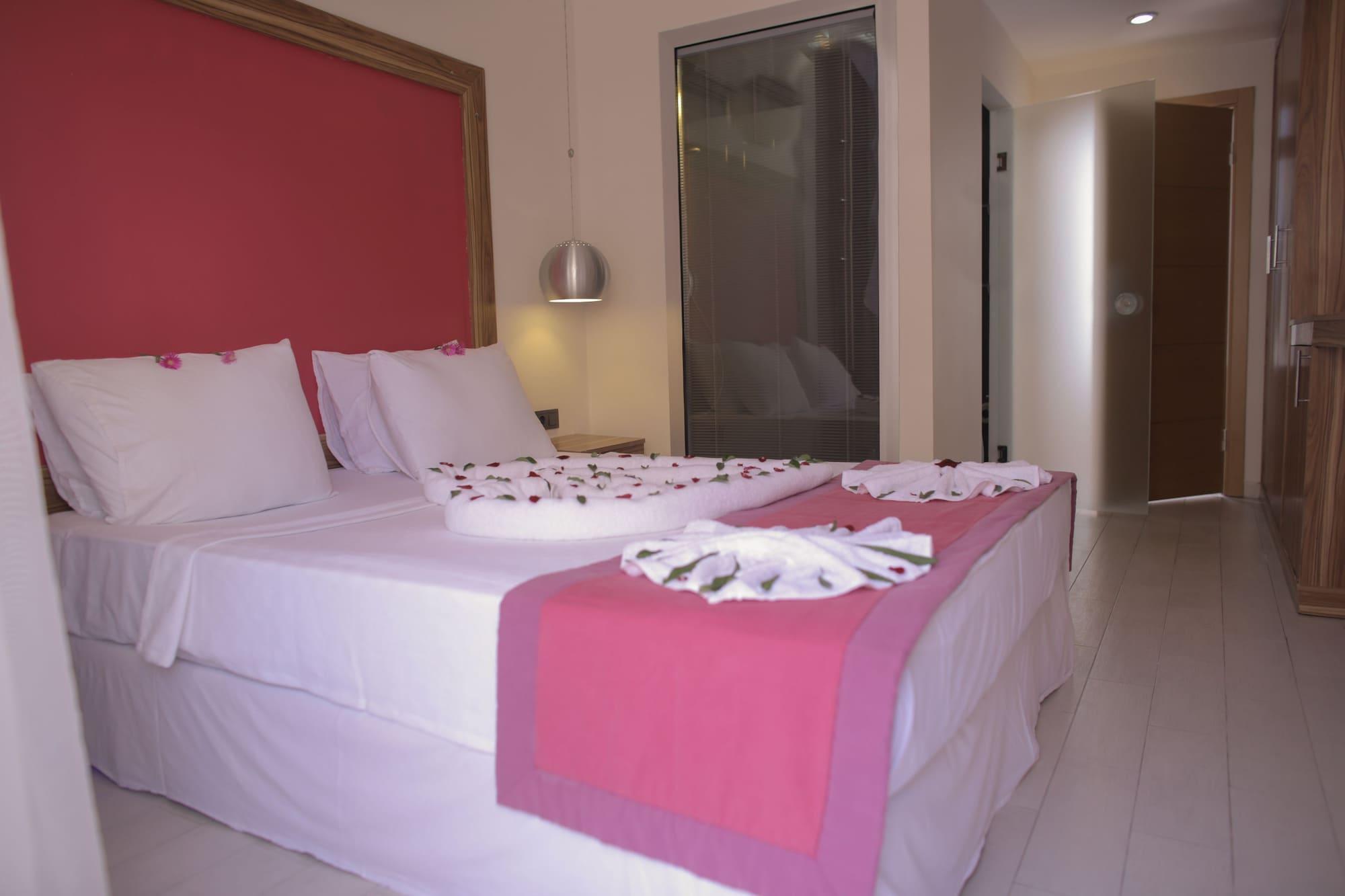 Cle Beach Boutique Hotel 말마리스 외부 사진