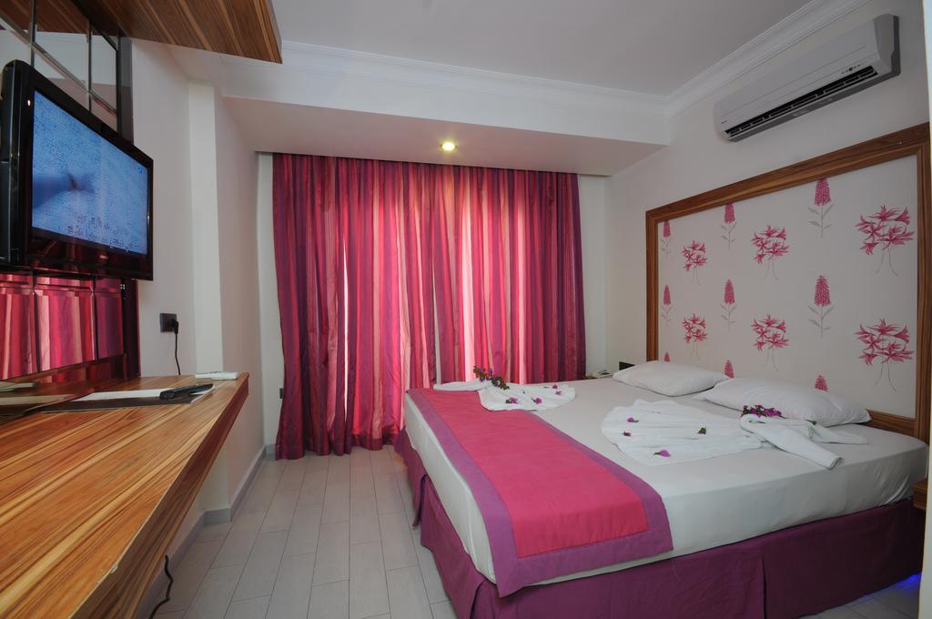 Cle Beach Boutique Hotel 말마리스 외부 사진