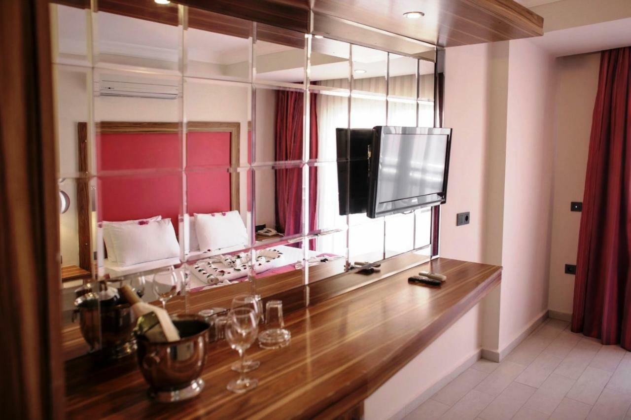 Cle Beach Boutique Hotel 말마리스 외부 사진